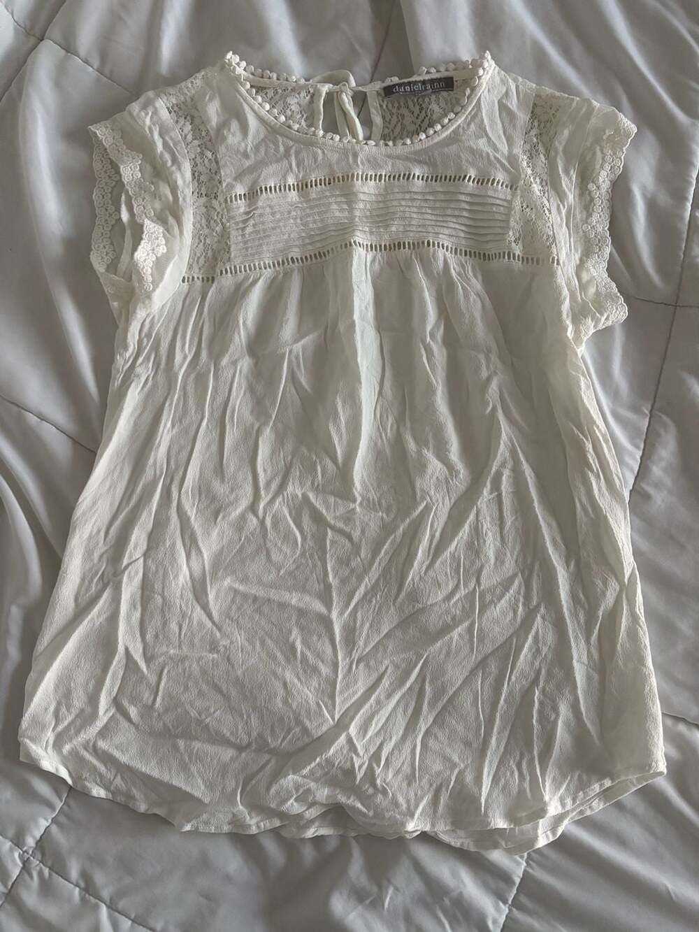 Daniel Rainn White Lace Contrast Pleated Cap Sleeve Blouse